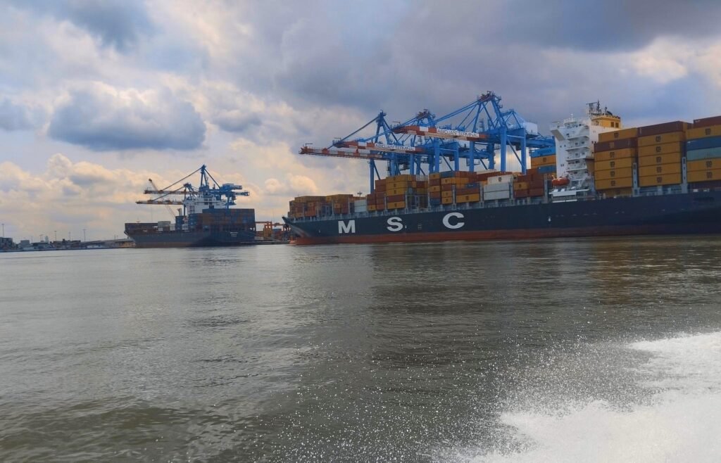 Abidjan-la-capitale-economique-de-la-Côte-dIvoire-port