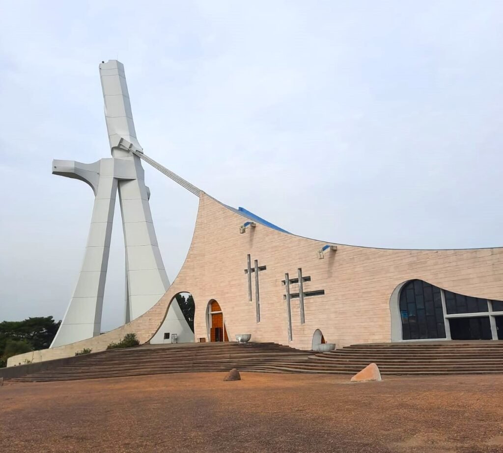 Abidjan-la-capitale-economique-de-la-Côte-dIvoire-cathedrale-plateau
