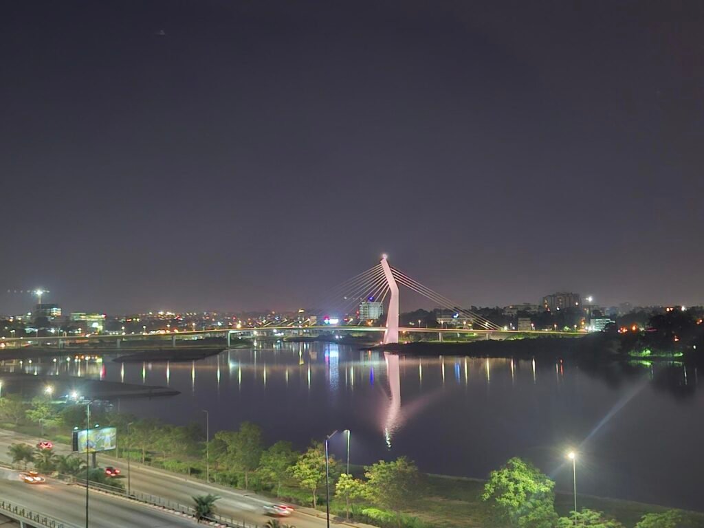 Abidjan-la-capitale-economique-de-la-Côte-dIvoire-ville-connecte