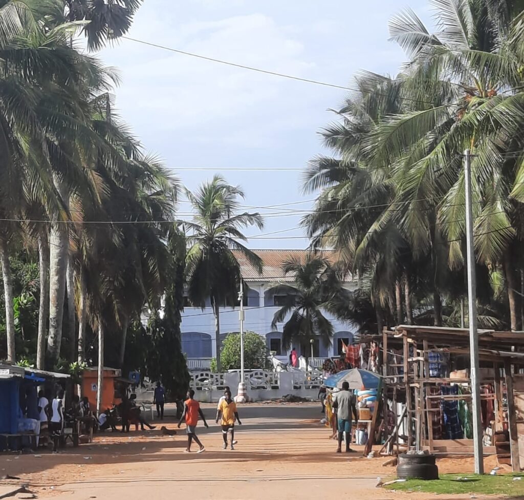 Visiter-Grand-Bassam-Cote-dIvoire-plages-culture-hotel-rue-artisans-city-tour Visiter-Grand-Bassam-Cote-dIvoire-plages-culture-hotel-rue-artisans-city-tour