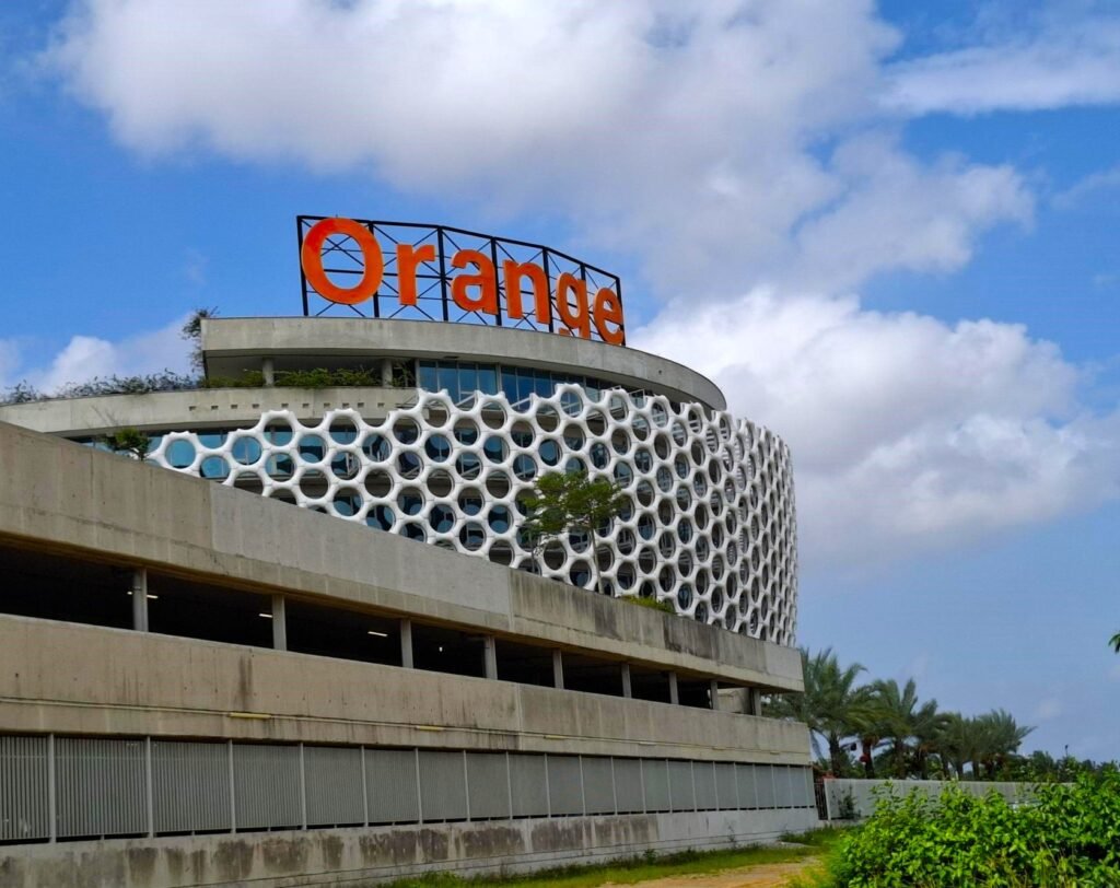 Emploi-en-Côte d'Ivoire-comment-trouver-un-job-orange Emploi-en-Côte d'Ivoire-comment-trouver-un-job-orange