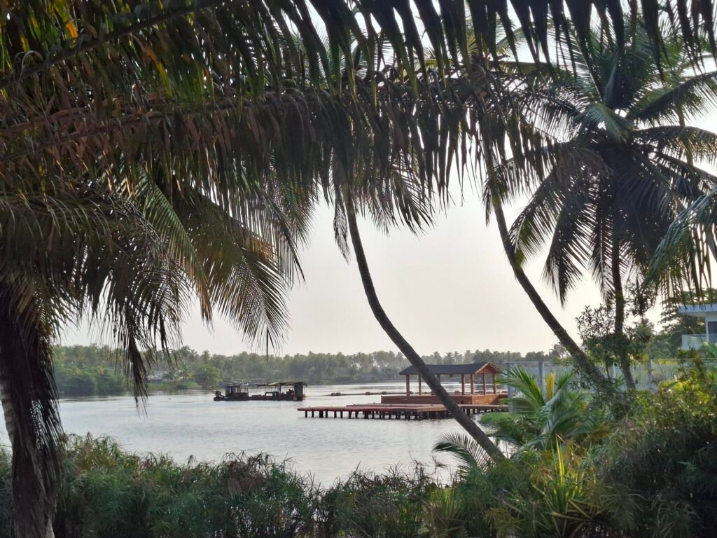 Assinie-Côte d’Ivoire-Plages-de-rêve-et-activités-clés-vue-lagune-aby