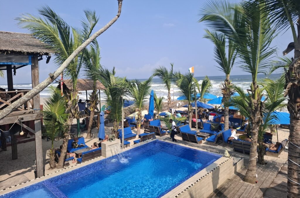 Assinie-Côte d’Ivoire-Plages-de-rêve-et-activités-clés-hotels-kame-surf-kamp