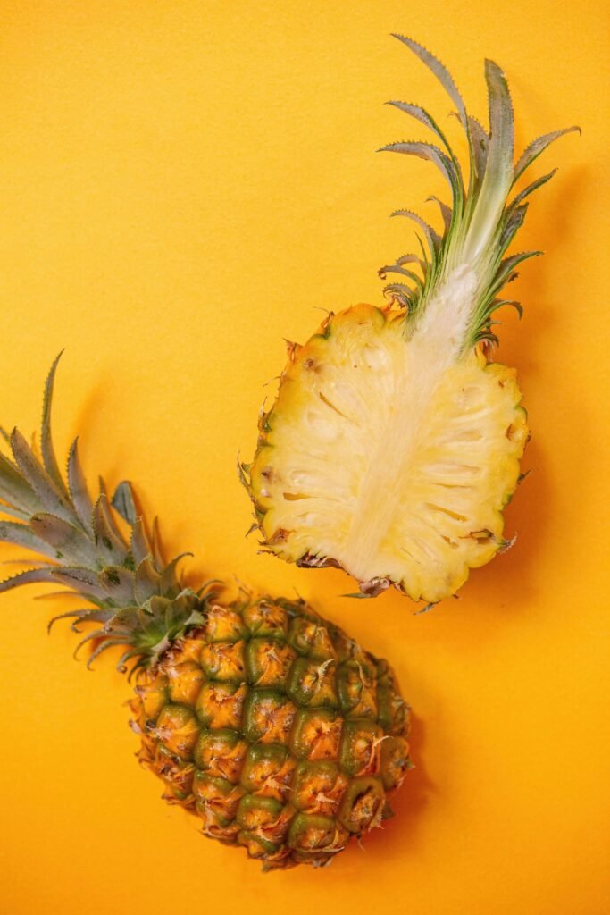 Jus-de-bissap-recette-traditionnelle-et-bienfaits-preparation-ananas