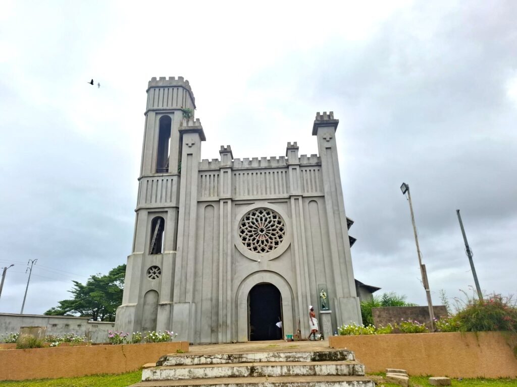 Sassandra-plages-sauvages-et-histoire-unique-eglise-saint-andre Sassandra-plages-sauvages-et-histoire-unique-eglise-saint-andre
