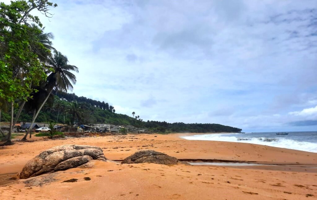 Sassandra-plages-sauvages-et-histoire-unique-plage-drewin Sassandra-plages-sauvages-et-histoire-unique-plage-drewin