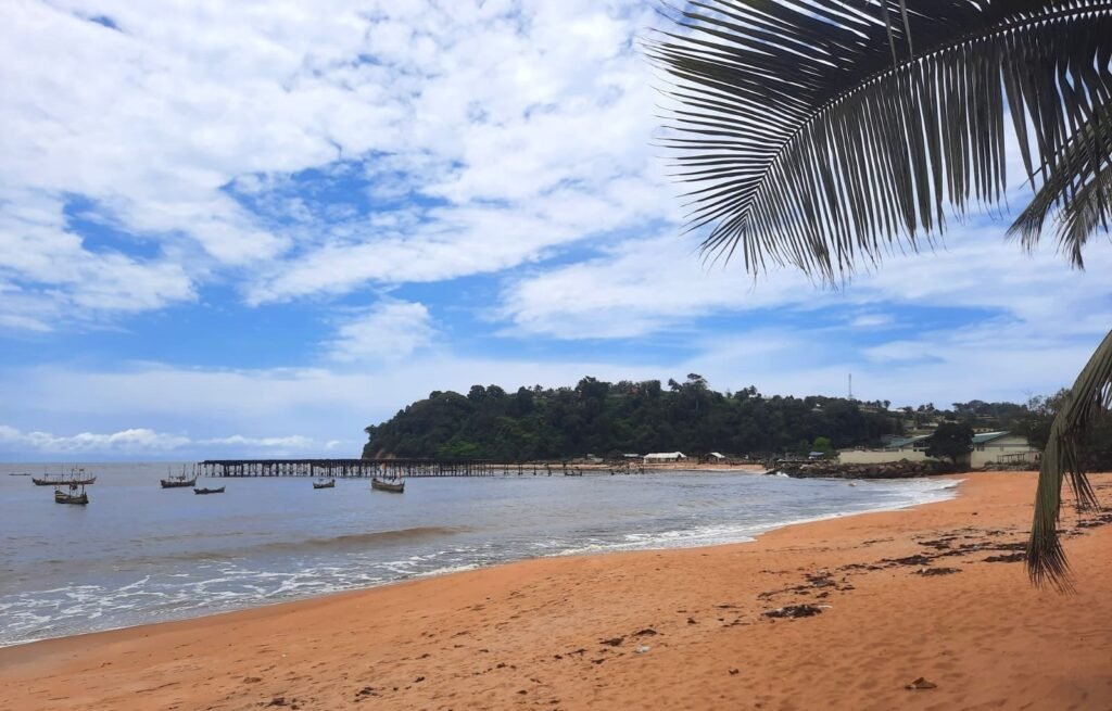 Sassandra-plages-sauvages-et-histoire-unique-wharf Sassandra-plages-sauvages-et-histoire-unique-wharf