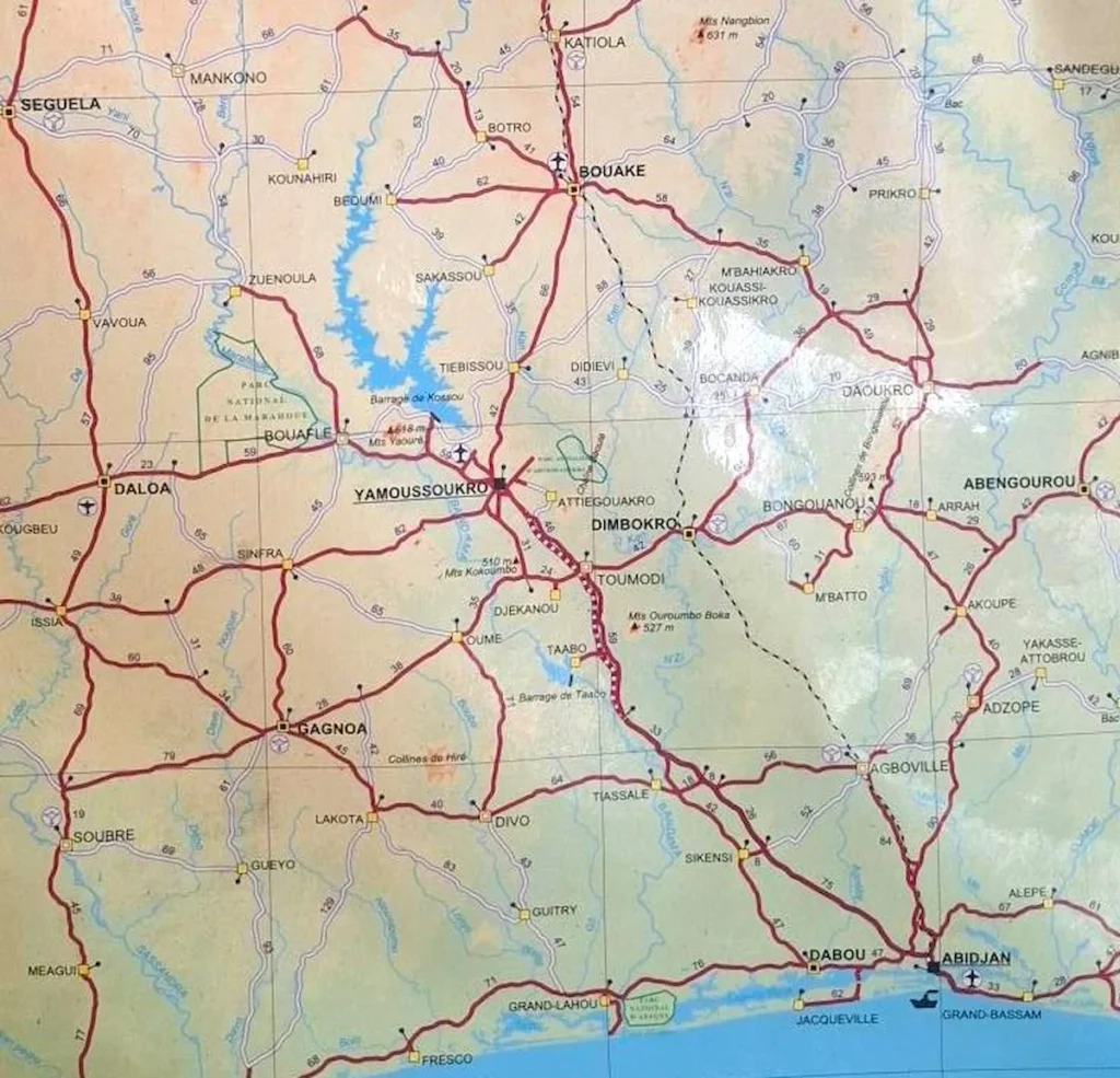 Carte routière de la Côte d’Ivoire montrant la position de Yamoussoukro au centre du pays